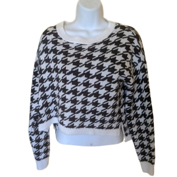 WILLIAM RAST  Oversized Black and White Cropped Plaid Sweater Size Small - Picture 1 of 2